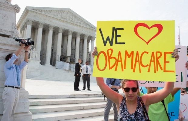 Politiek: Hooggerechtshof verklaart ‘Obamacare’ gezond.