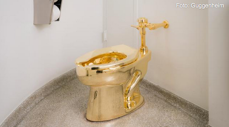 Massief gouden toilet voor publiek in Guggenheim New York!